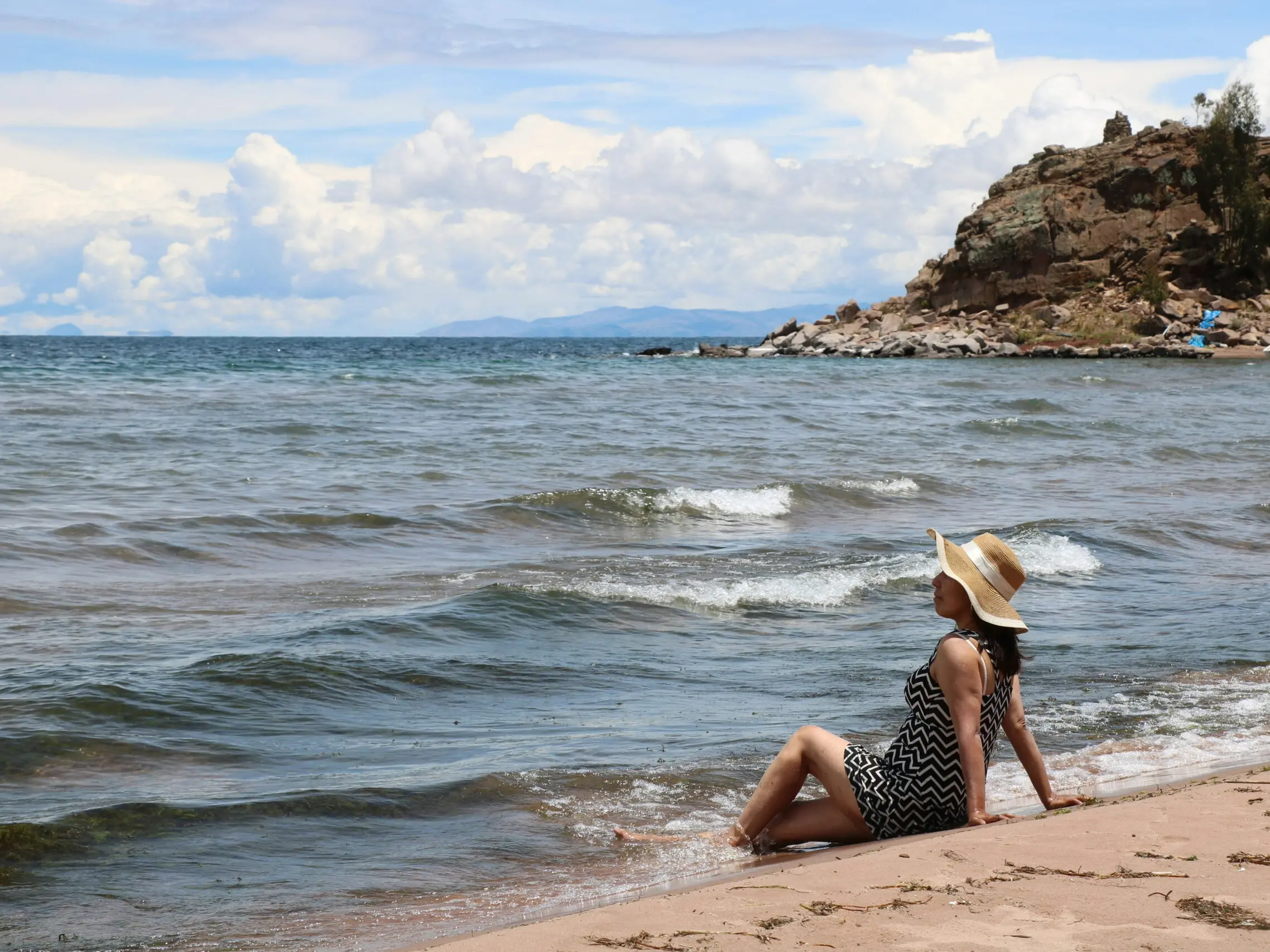 Taquile Lodge turista playa en isla